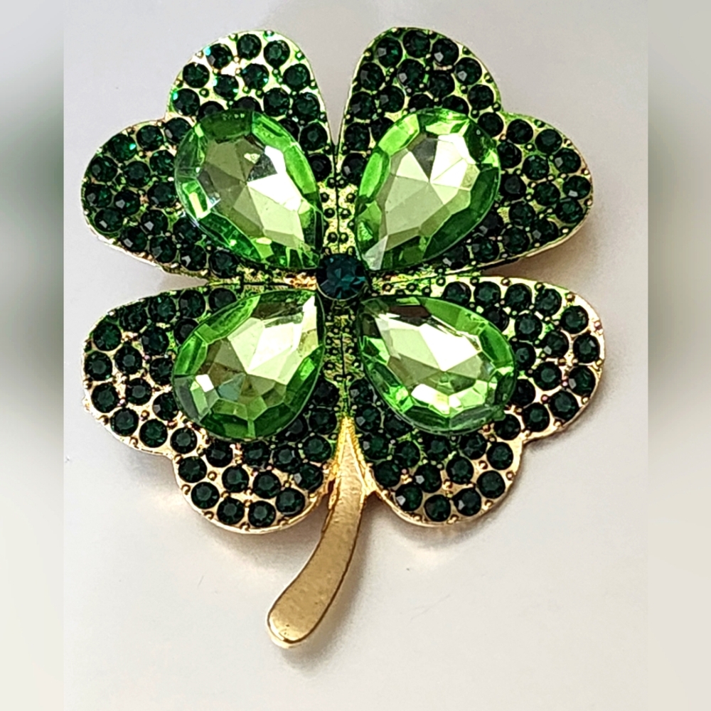 FOUR LEAF Clover Brooch FULL of simulated Emeralds🍀